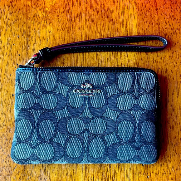 Coach Handbags - 👛CLOSET CLEAR OUT PRICE👛Coach black and grey wristlet 4x6 like new